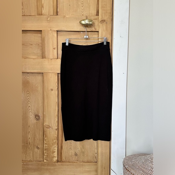Basic Black Skirt - Picture 2 of 6